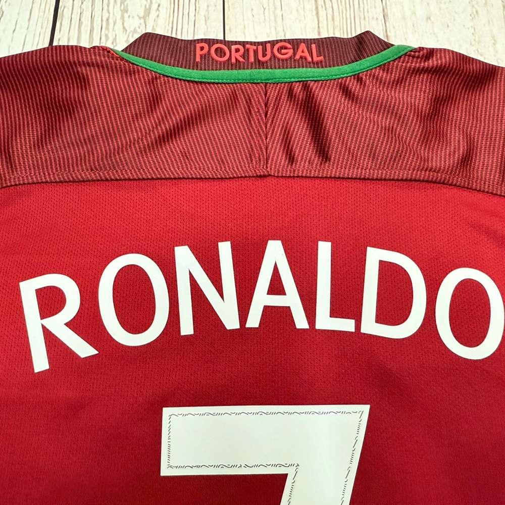 YOUTH Ronaldo Nike (Jersey + Shorts) Kit Portugal Soccer Set (LARGE) (28) - Picture 3 of 7